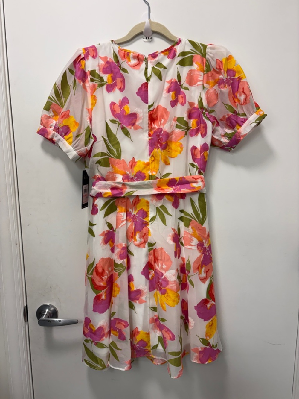 KARL LAGERFELD FLORAL PINK YELLOW GREEN SHORT SLEEVE DRESS! - Picture 4 of 6
